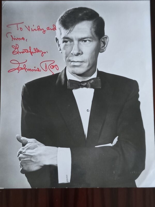 8 Hand Signed Large Autograph Cards, Actors, Gregory Peck, Mamie Van Doren, Johnnie Ray, Jeanne Moreau - Image 8