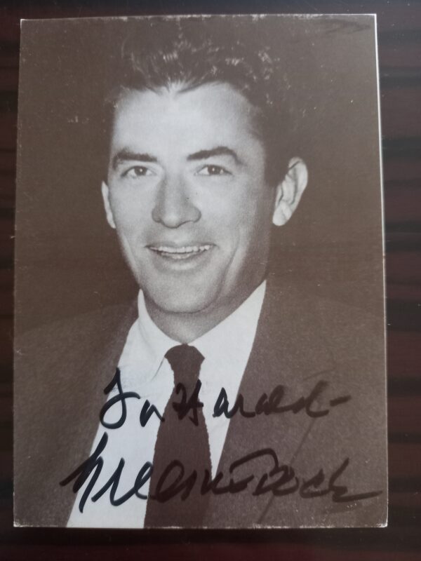 8 Hand Signed Large Autograph Cards, Actors, Gregory Peck, Mamie Van Doren, Johnnie Ray, Jeanne Moreau - Image 15