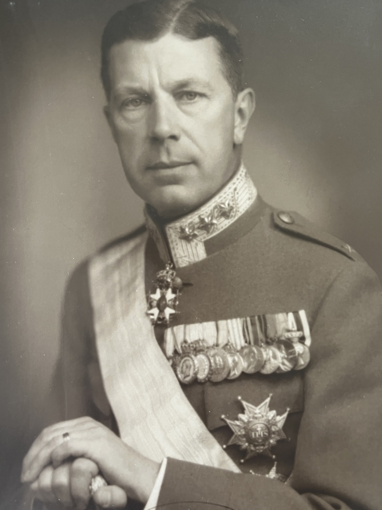 King Gustaf VI Adolf of Sweden – Signed Vintage Royal Portrait, Studio Jæger, c. 1930 - Image 9